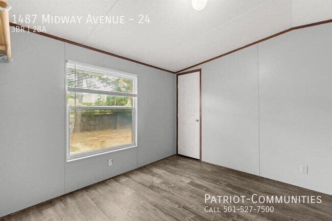 Building Photo - 1487 Midway Ave