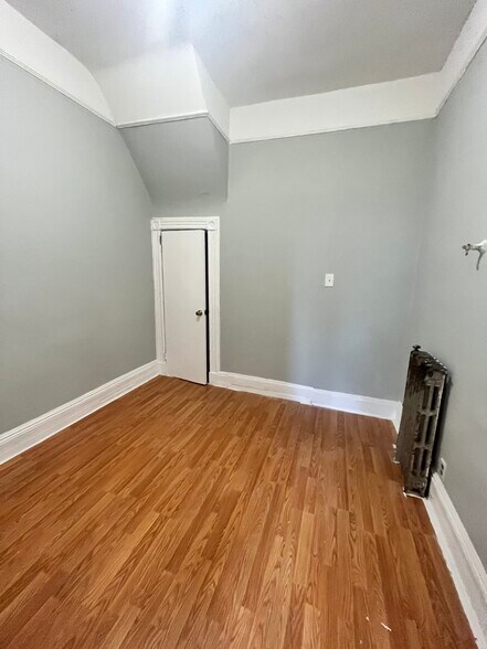 Building Photo - 44 Clerk St