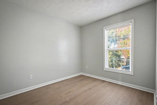 Building Photo - 1217 Clock St