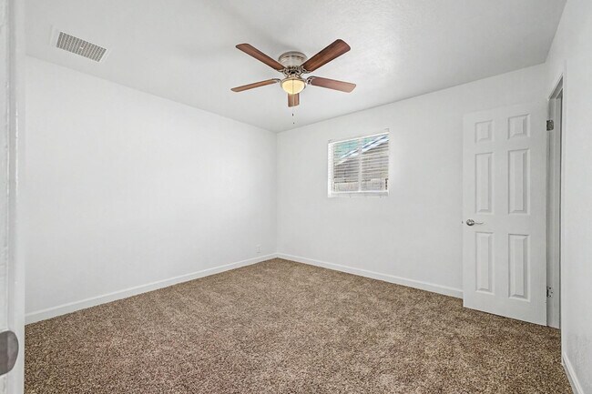 Building Photo - 3519 W Orchid Ln
