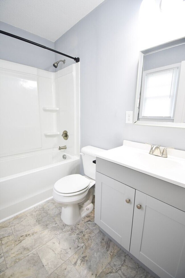 Building Photo - 3 Bedroom 2 Bathroom- Pets Considered