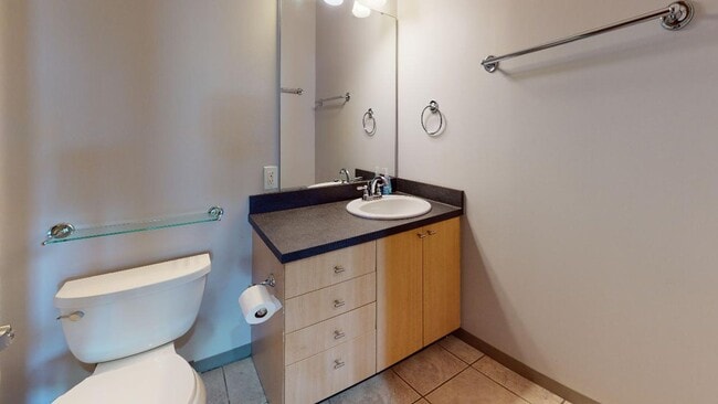 Building Photo - 769 N High St