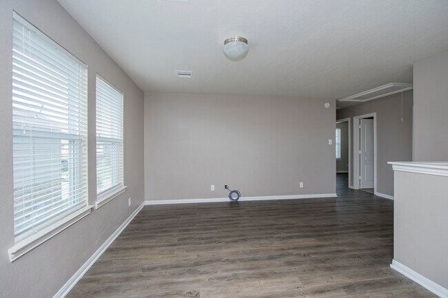 Building Photo - 2209 Onyx Ct
