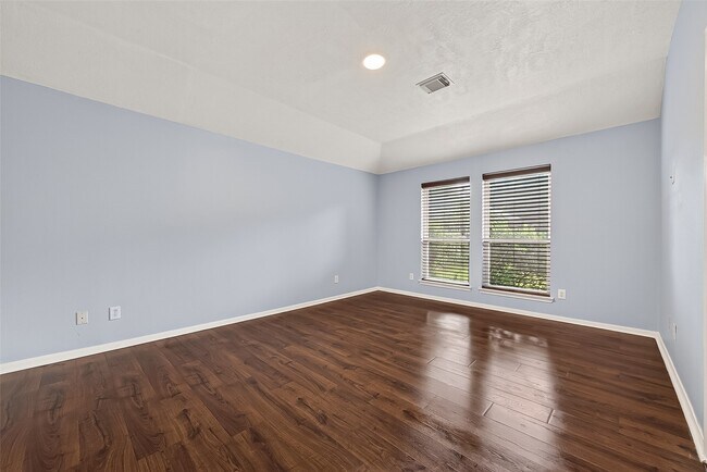Building Photo - 9323 Eaglewood Shadows Ct