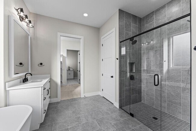 Building Photo - 3505 SW Radiance Ave