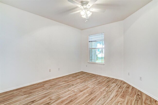 Building Photo - 1305 4 Cabin Ct