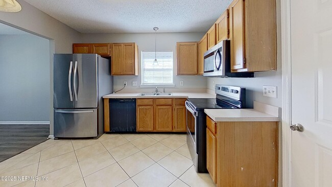 Building Photo - 1639 Spring Branch Dr W