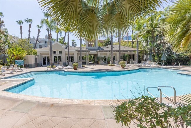 Building Photo - Penthouse Condominium in a Prime Irvine Lo...