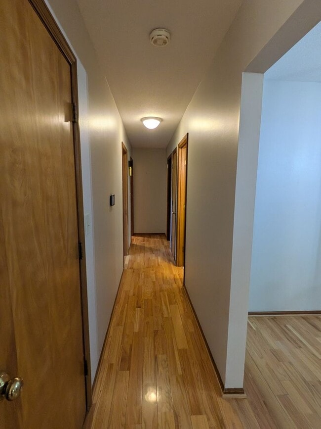 Building Photo - 2513 Lilac Dr