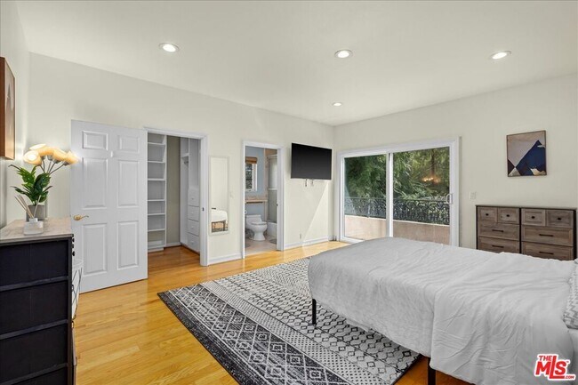 Building Photo - 5029 Lemona Ave