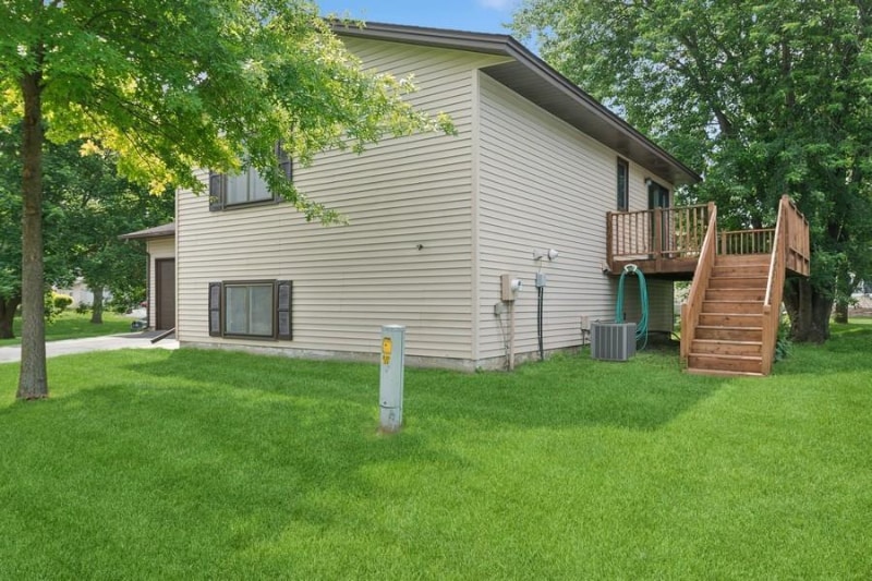 Building Photo - 8983 Vinewood Ln N