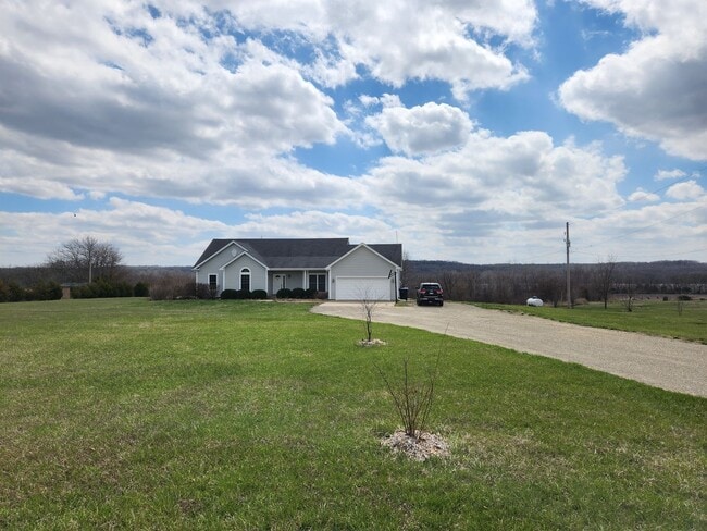 Building Photo - New price! Enjoy country living and seclus...