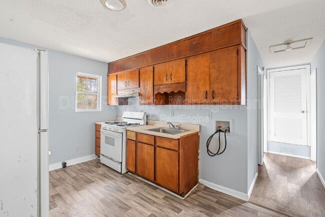 Building Photo - 6521 Raymond Dr