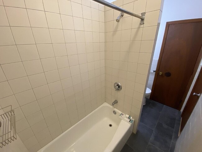 Building Photo - 1 Bed 1 Bath Historic Preserved Douglas Apartments in Desirable Lowry Hill Available April 1st.