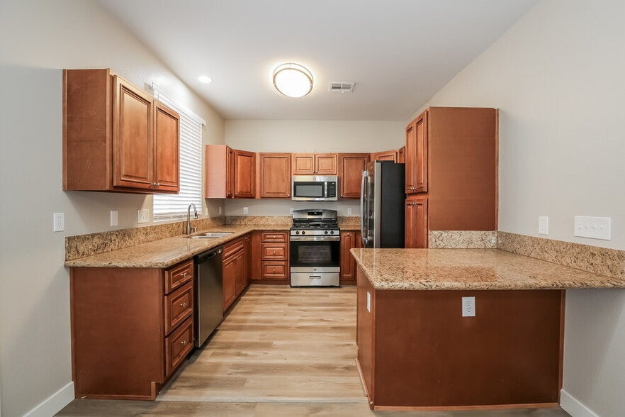 Building Photo - 1002 Tidal Foam Ct