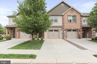 Building Photo - 20 Delano Dr