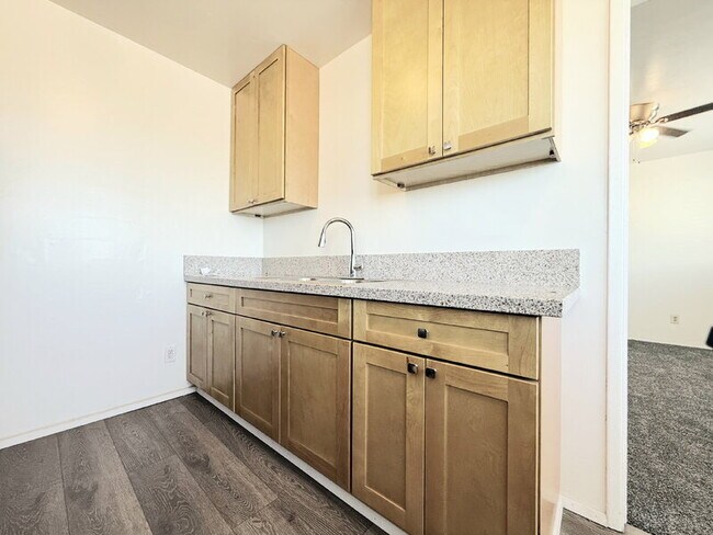 Building Photo - 2442 1/2 Pomeroy Avenue