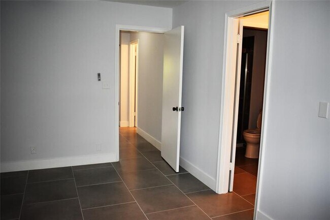 Building Photo - 2784 NW 42nd Ave
