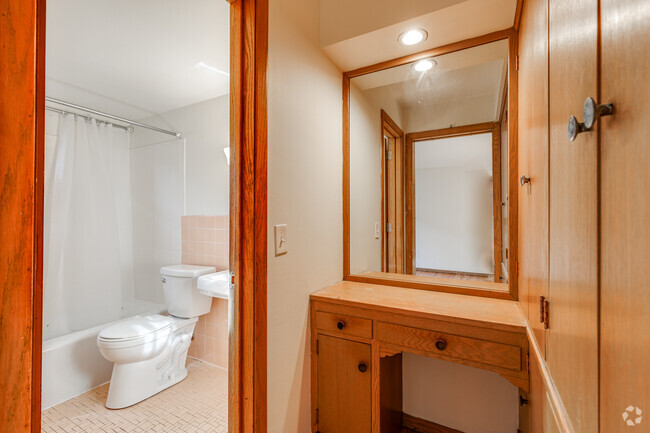 Studio - 400SF - Bathroom - 3520 Grand Ave S