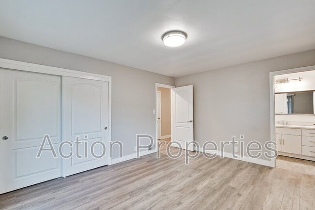 Building Photo - 681 S 13th St