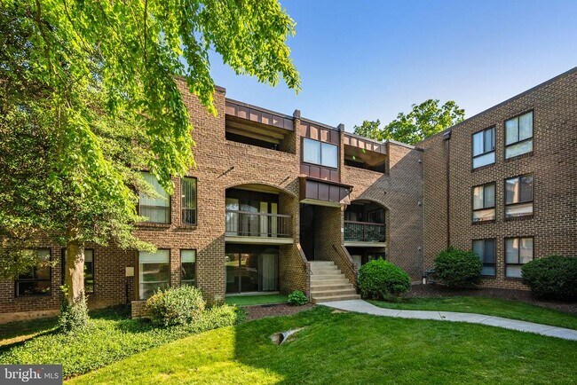 Building Photo - 11240 Chestnut Grove Square