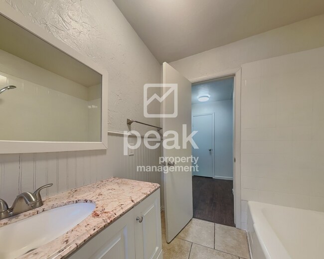 Building Photo - $1799! Beautiful 3Bed/2Bath home in FORT WORTH!