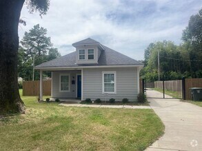 Building Photo - Adorable 4bed/2bath built in 2021