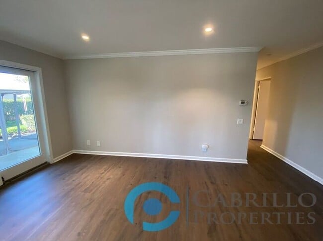 Building Photo - 3076 Governor Dr