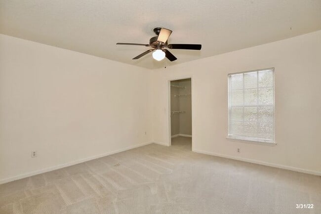 Building Photo - Beautiful 2/2 Condo Located in Crest at Wa...
