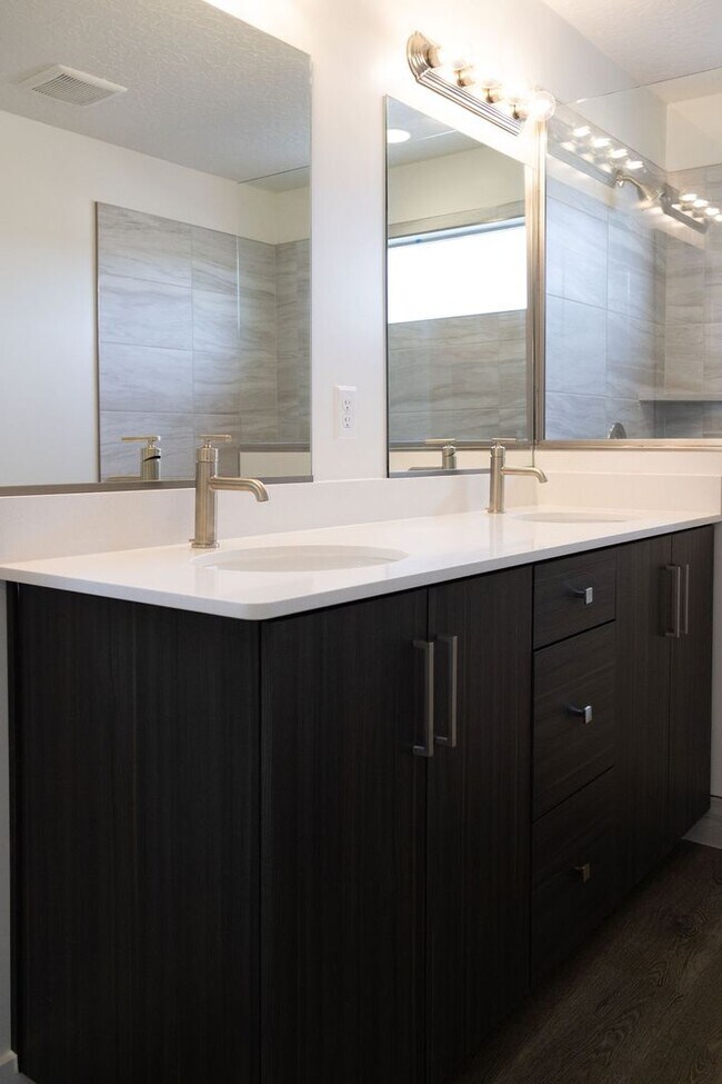 Building Photo - Spacious 4-Bed Home in Sage Canyon