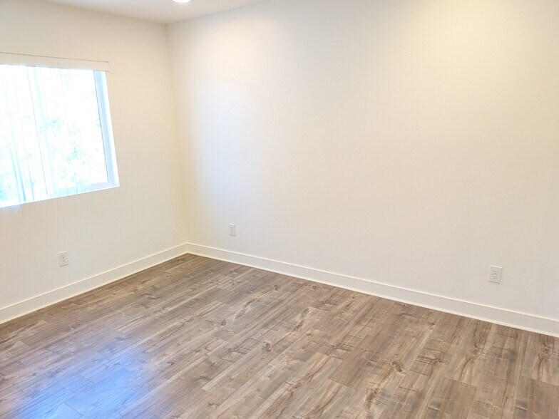 Building Photo - 2614 Chariton St