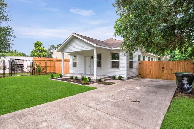 Building Photo - 4415 Castor St