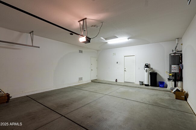 Building Photo - 453 W Lantana Pl