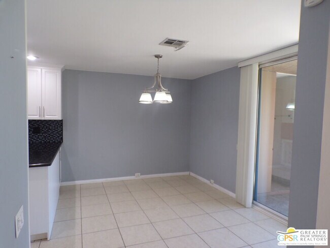 Building Photo - 2559 Whitewater Club Dr