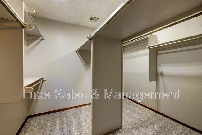 Building Photo - 1707 N Gleason Ave