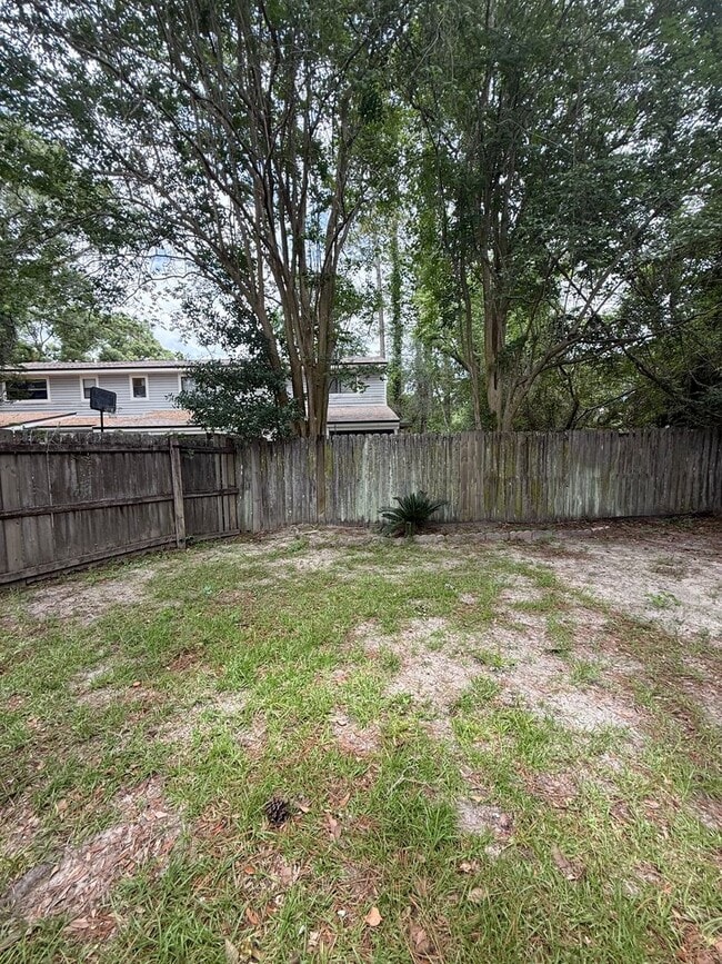 Building Photo - New Listing!