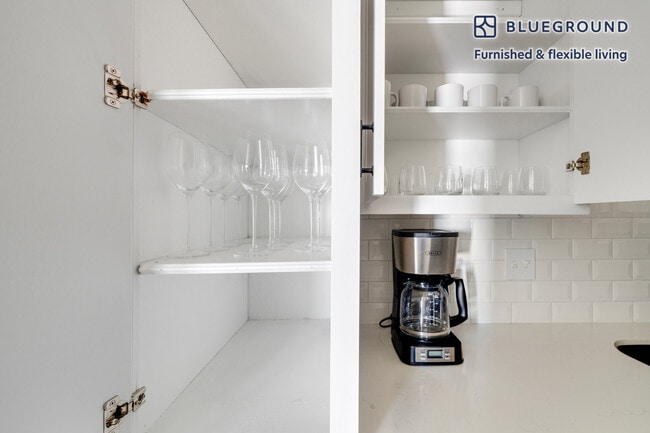 Building Photo - 201 E 4th St