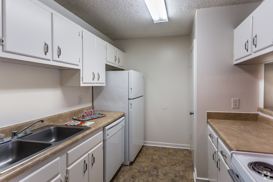 Fox Hill Apartments - 8508 Greenwell Springs Rd Baton Rouge LA 70814 ...