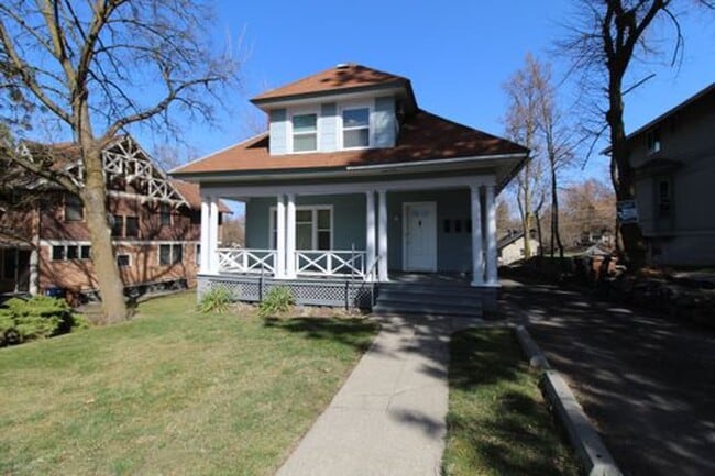 Primary Photo - 1004 W 12th Ave