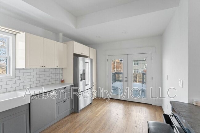 Building Photo - 3825 Walnut St