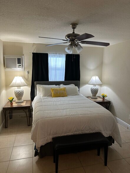 Building Photo - 520 69th Ave