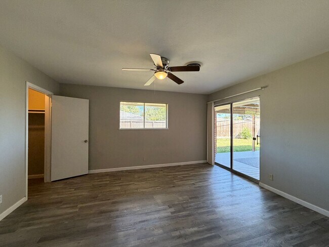 Building Photo - 749 Burkshire Dr