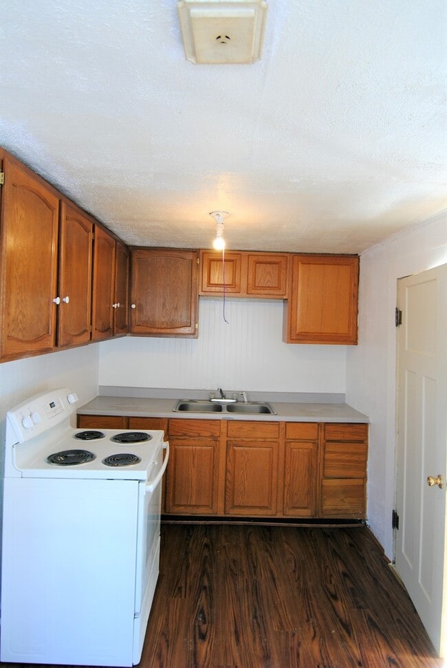 Building Photo - Rare 1 Bedroom House for Rent!