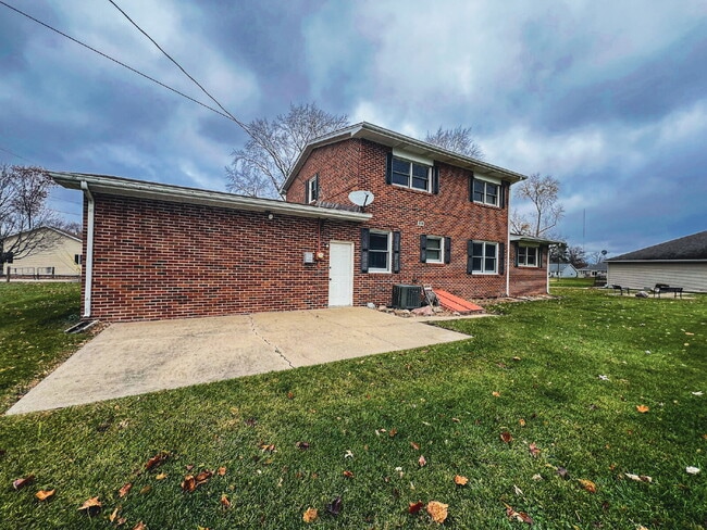 Building Photo - 623 Mason St