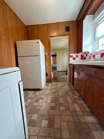 Building Photo - 16019 Prospect St