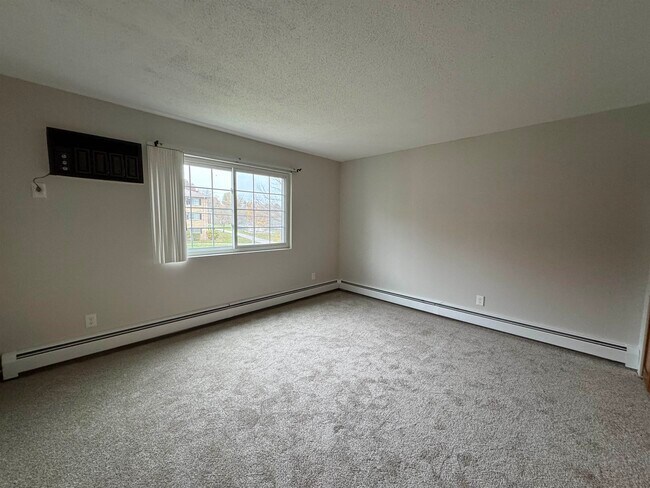 Building Photo - 379 Huse Rd