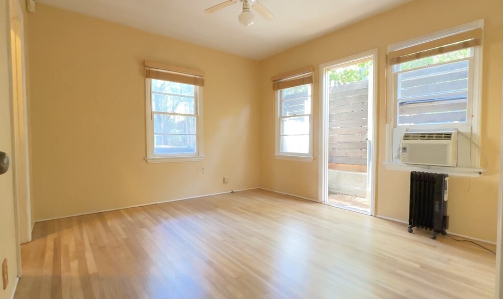 Master Bedroom - 2353 Duane St