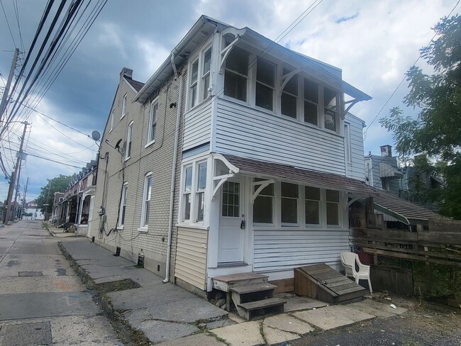 Primary Photo - 23 N Poplar St