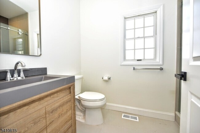 Building Photo - 383 Lafayette Ave