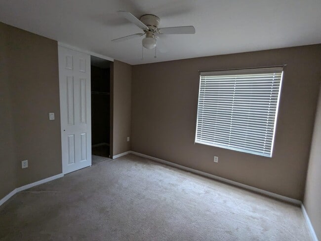 Building Photo - 9015 Alexandra Cir